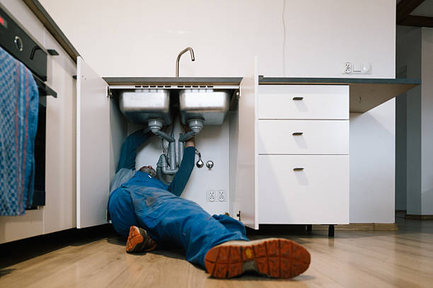Professional Leak Detection technician working in Cold Spring Harbor, NY